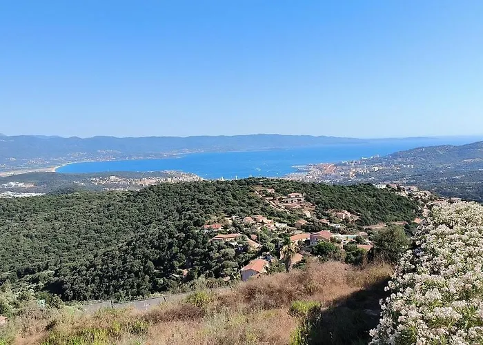 Σπίτι διακοπών Sassone, Piscine, Jacuzzi Et Vue Panoramique Sur Ajaccio Alata