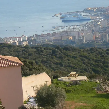 בית נופש Sassone, Piscine, Jacuzzi Et Vue Panoramique Sur Ajaccio Alata