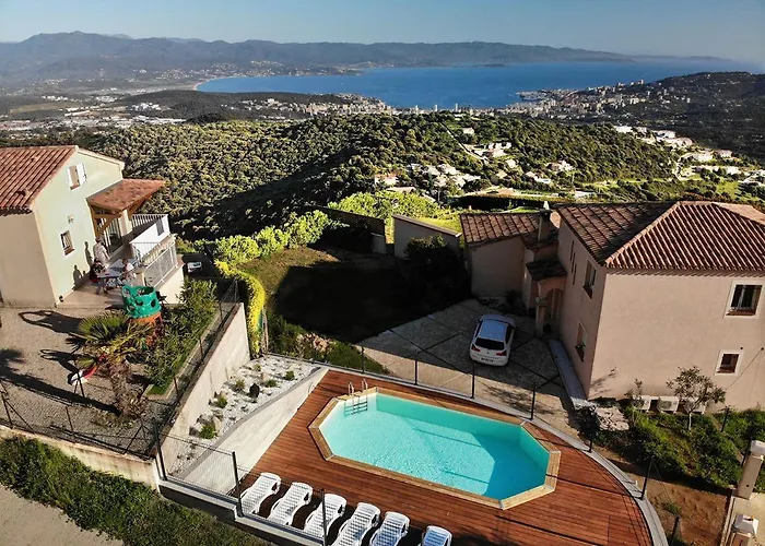 Feriehus Sassone, Piscine, Jacuzzi Et Vue Panoramique Sur Ajaccio *
