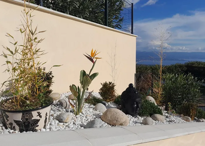Feriehus Sassone, Piscine, Jacuzzi Et Vue Panoramique Sur Ajaccio