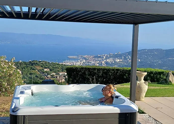 Feriehus Sassone, Piscine, Jacuzzi Et Vue Panoramique Sur Ajaccio Alata