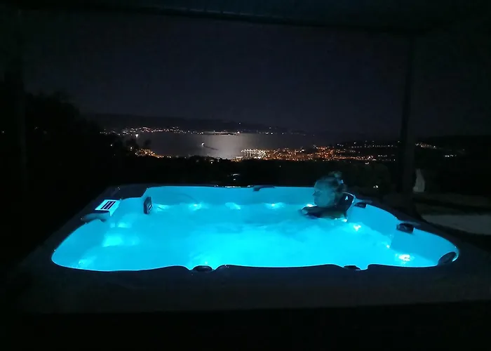 Sassone, Piscine, Jacuzzi Et Vue Panoramique Sur Ajaccio Alata