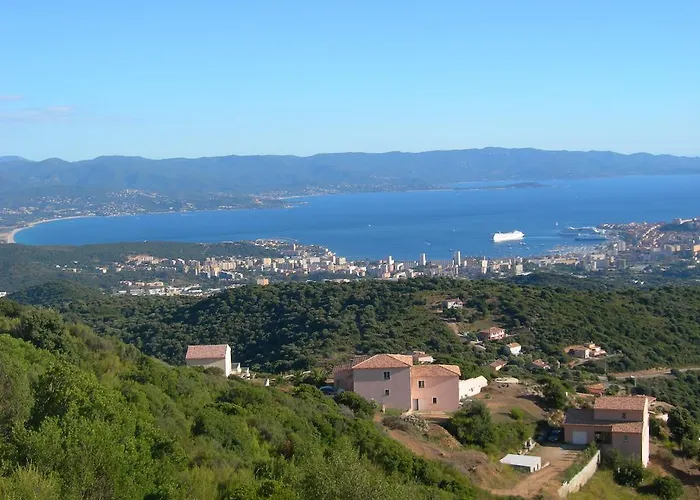 Feriehus Sassone, Piscine, Jacuzzi Et Vue Panoramique Sur Ajaccio Alata