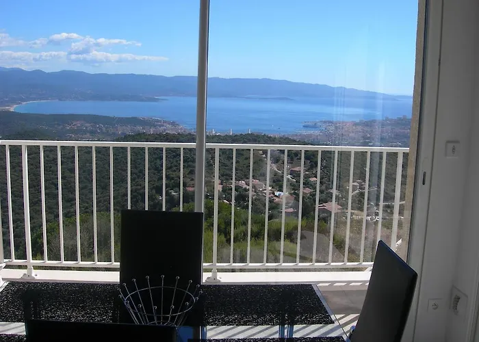 Feriehus Sassone, Piscine, Jacuzzi Et Vue Panoramique Sur Ajaccio Alata