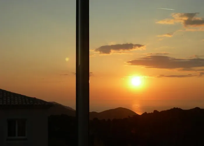 Tatil Evi Sassone, Piscine, Jacuzzi Et Vue Panoramique Sur Ajaccio Alata