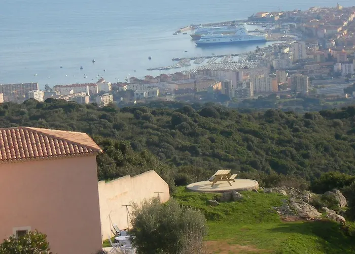 Tatil Evi Sassone, Piscine, Jacuzzi Et Vue Panoramique Sur Ajaccio Alata